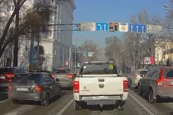 Фотография к новости: Водитель во время конфликта на дороге брызнул газом в лицо оппоненту в Алматы