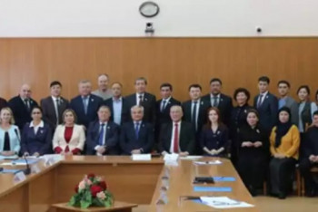 Фотография к новости: Не дыша: фото депутатов без масок возмутило жителей Семея