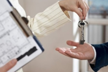 Фотография к новости: Почему на пенсионные деньги нельзя купить квартиру у родственника, объяснили в "Отбасы банке"