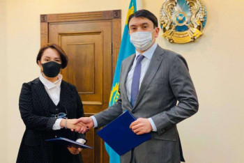 Фотография к новости: Минэкологии и общественники официально договорились сообща бороться за экологию