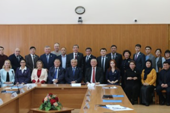 Фотография к новости: "Без масок, не дыша": фото на память обернулось семейским депутатам штрафами