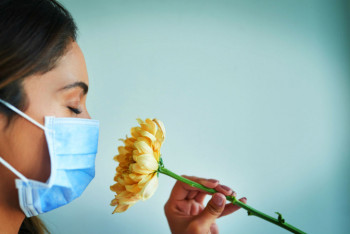 Фотография к новости: Назван способ вернуть обоняние и вкус после COVID-19