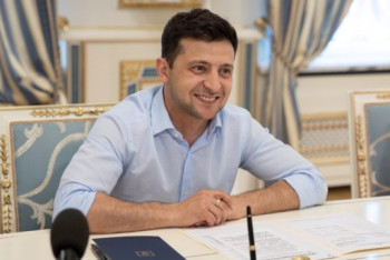 Фотография к новости: Елбасы принял министра образования и поздравил Владимира Зеленского