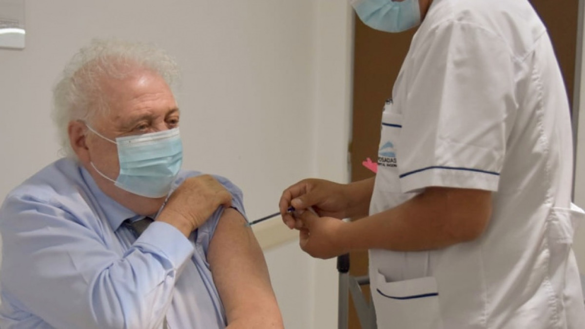 Глава Минздрава Аргентины привился российской вакциной от COVID-19 "Спутник V"