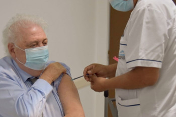 Фотография к новости: Глава Минздрава Аргентины привился российской вакциной от COVID-19 "Спутник V"