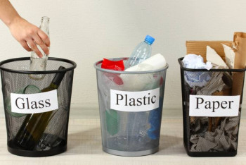 Фотография к новости: "Нужно ехать в другой конец города, чтобы за копейки сдать бумагу и стекло" - вице-министр Минэкологии