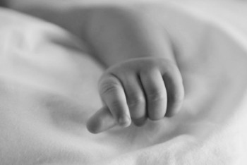 Фотография к новости: Многодетная мать выбросила новорожденного в мусорный бак в Атырауской области