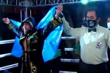 Фотография к новости: Путаница с гимном произошла во время боя казахстанца Садриддина Ахмедова