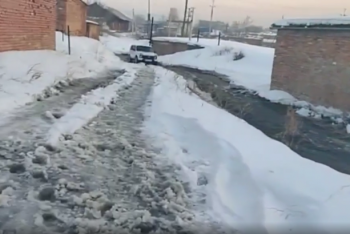 Фотография к новости: Улицу затопило в Усть-Каменогорске