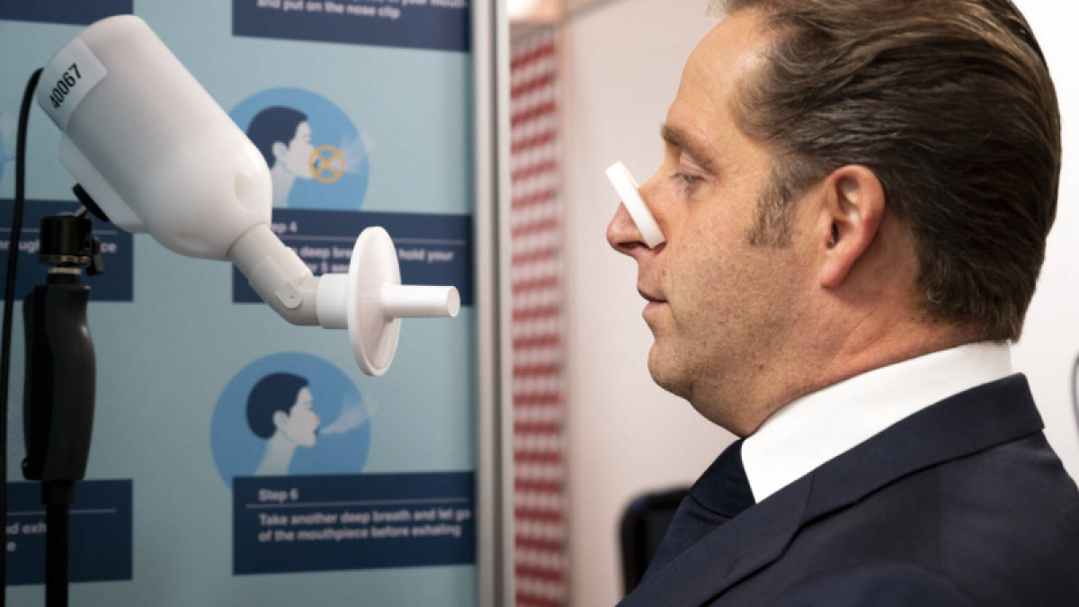Нидерланды запускают экспресс-тестирование на COVID-19 по дыханию