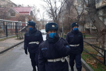 Фотография к новости: Мужчина напал с ножом на гвардейцев в Шымкенте