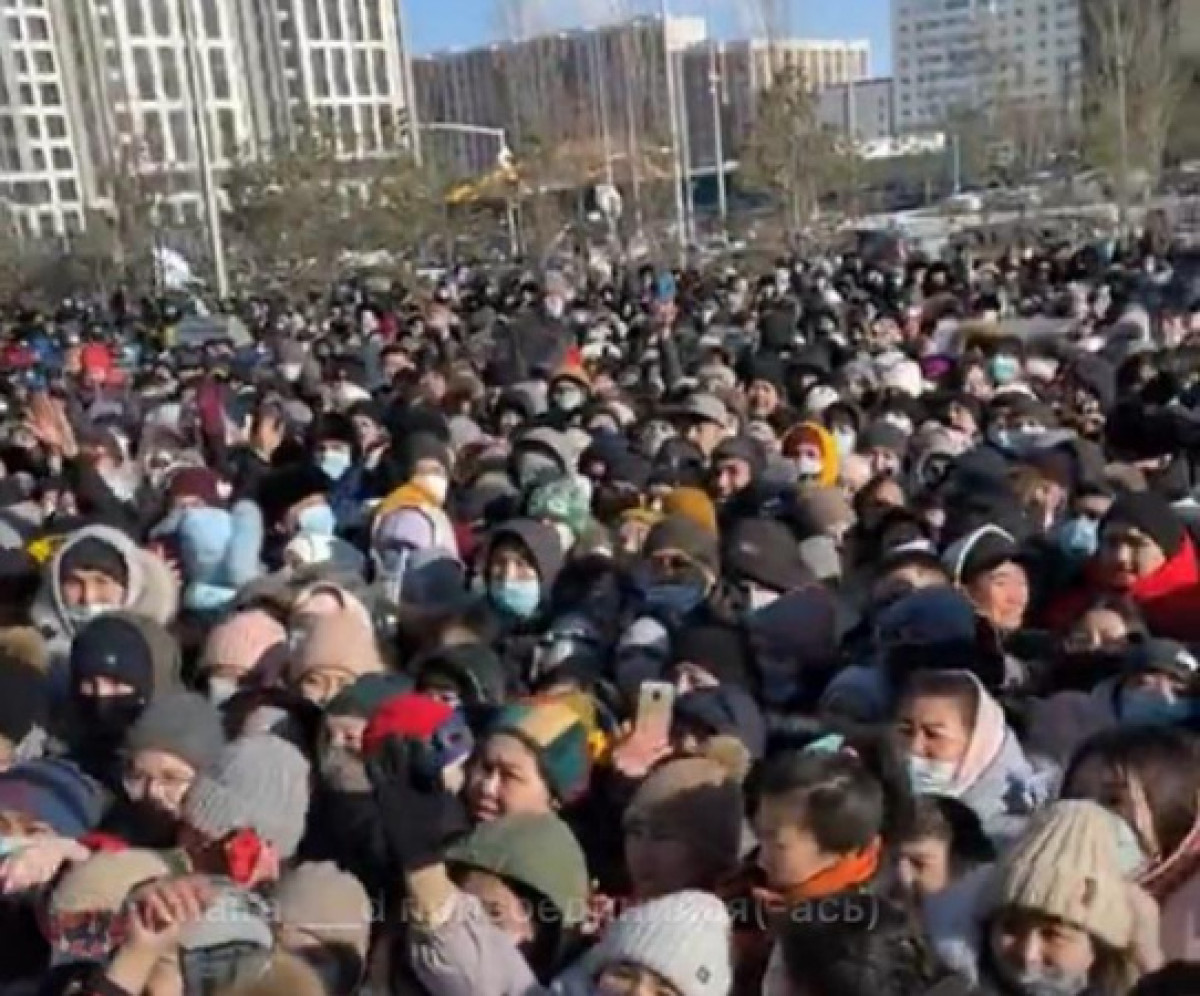 Инцидент с массовым скоплением людей в Нур-Султане прокомментировали в КСЭК