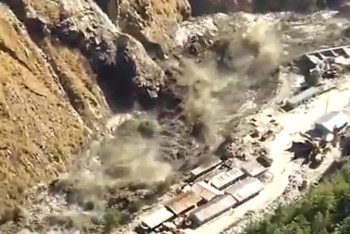 Фотография к новости: Более 150 человек пропали без вести при сходе ледника в Индии