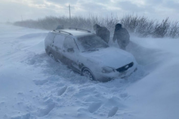 Фотография к новости: Более 70 человек спасли из снежных заносов за сутки в Казахстане