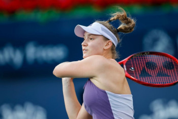 Фотография к новости: Рыбакина обыграла Звонареву в первом матче Australian Open