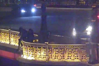 Фотография к новости: Пьяный астанчанин пытался спрыгнуть с моста