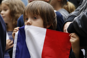 Фотография к новости: Во Франции секс с ребенком  решили признать изнасилованием