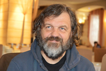 Фотография к новости: Эмир Кустурица привился российской вакциной от коронавируса