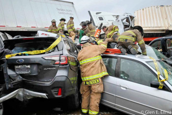 Фотография к новости: Шесть человек погибли при столкновении 130 машин в США