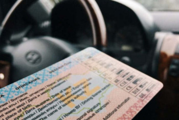 Фотография к новости: Вступил в силу закон, разрешающий не возить с собой права и техпаспорт