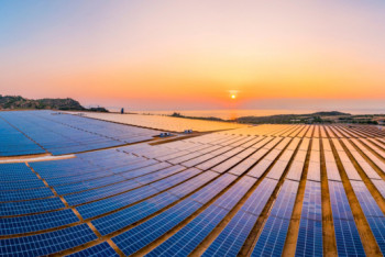 Фотография к новости: В Корее создали солнечную панель, которую можно свернуть в рулон