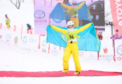 Фотография к новости: Казахстанка завоевала золото турнира по лыжной акробатике в США