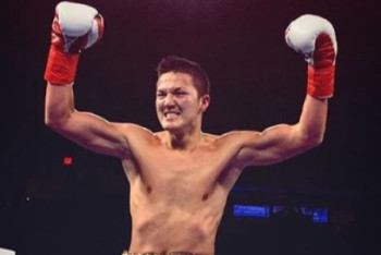 Фотография к новости: Казахстанский боксер-полицейский из Нью-Йорка выиграл бой в США