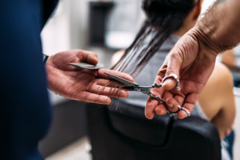 Фотография к новости: Парикмахер продал запись на стрижку за 422 евро после локдауна в Германии