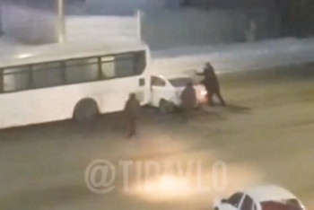 Фотография к новости: Потерявший управление автобус протаранил легковушку в Аксу