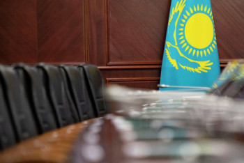 Фотография к новости: Депутатов и министров вакцинируют от коронавируса весной