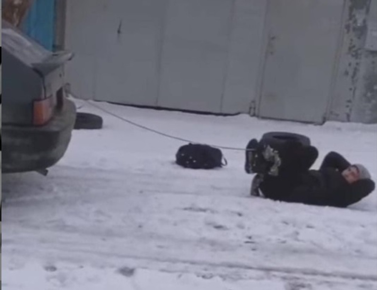 Павлодарец прокатился привязанным за ноги к машине
