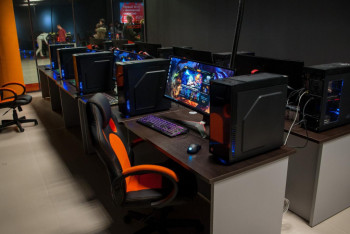 Фотография к новости: Посетителей младше 18 лет не будут впускать в компьютерные клубы РК