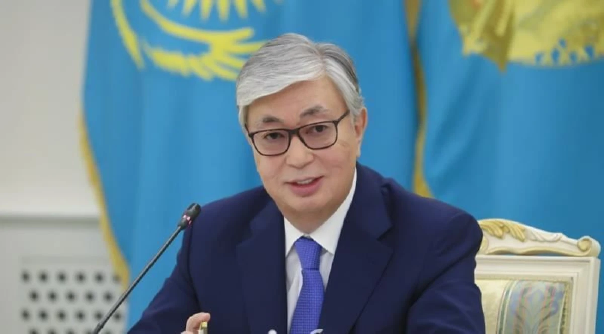 Токаев поздравил казахстанцев с Днем благодарности
