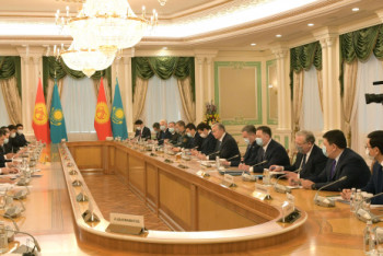 Фотография к новости: Президенты Казахстана и Кыргызстана провели переговоры в расширенном составе