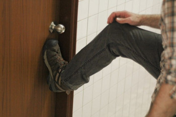 Фотография к новости: Как в "Иронии судьбы": мужчина ошибся домом и вломился к соседям в Акмолинской области