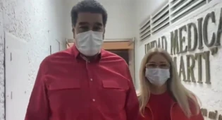 Мадуро и его жена привились вакциной &quot;Спутник V&quot;