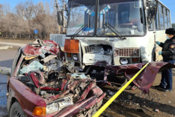 Фотография к новости: Водитель легковушки погиб при столкновении с автобусом в Талгаре