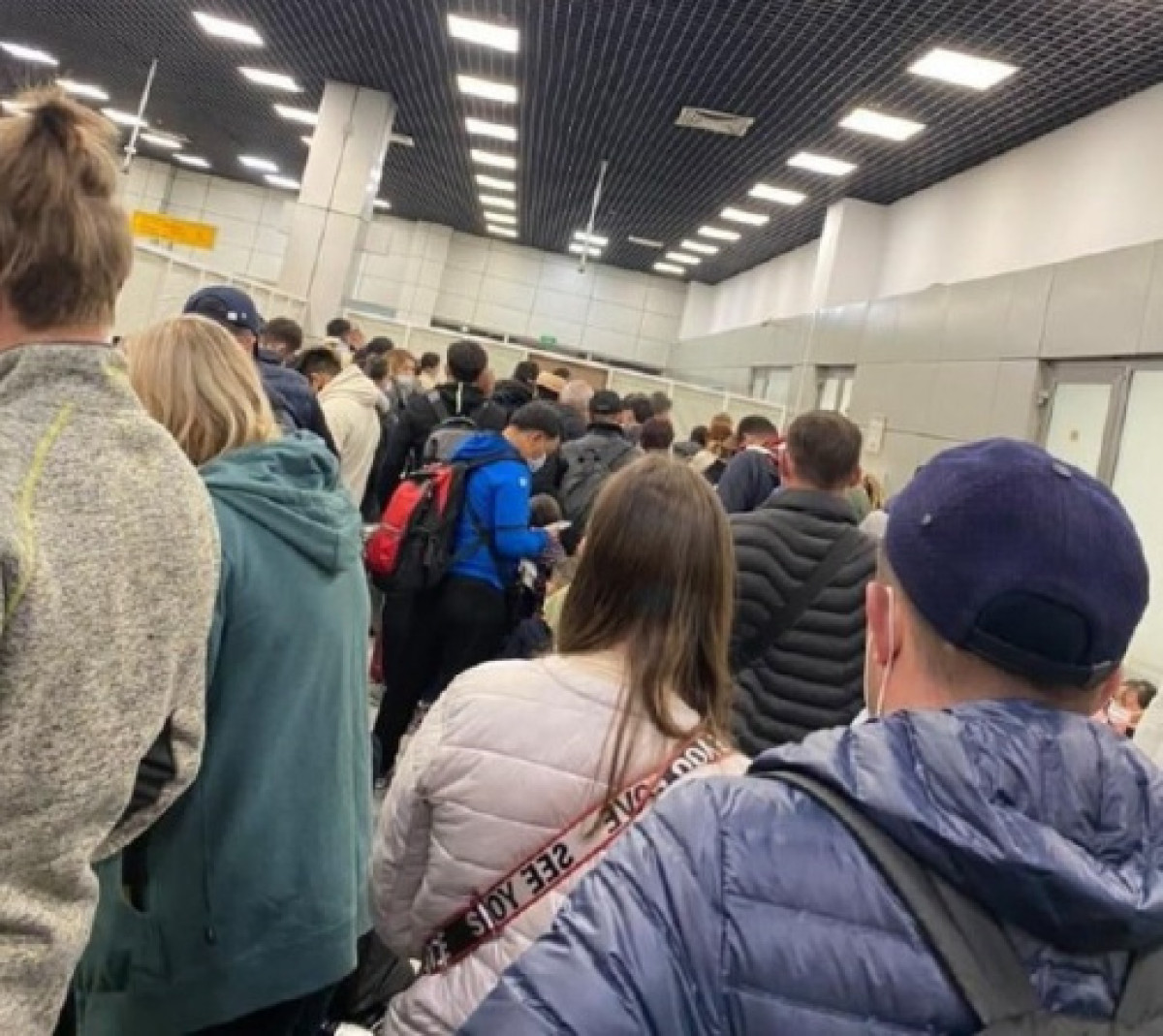 Пассажиры без ПЦР-справок застряли на несколько часов в аэропорту Алматы