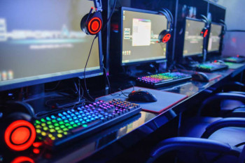 Фотография к новости: Компьютерные клубы и боулинги будут работать только со входом по QR-коду в Нур-Султане