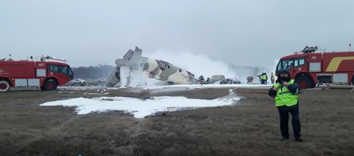 Появились видео и фото с места крушения самолета Ан-26 в Алматы
