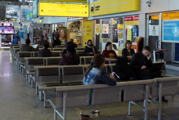 Фотография к новости: "Горячая линия" запущена для пассажиров задерживающихся рейсов в аэропорту Алматы