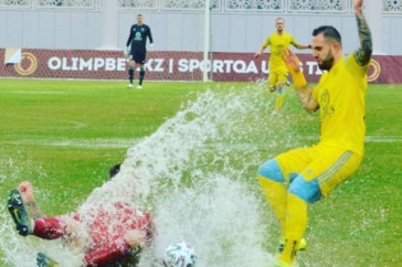 Фотография к новости: "Издевательство над футболом" – стадион за 39 миллионов в Туркестане "утонул под дождем" в первом матче КПЛ