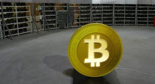 Курс биткоина впервые в истории превысил 60 тысяч долларов