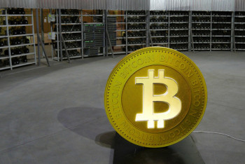 Фотография к новости: Курс биткоина впервые в истории превысил 60 тысяч долларов