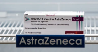 Троих медиков госпитализировали с тромбами после вакцины AstraZeneca в Норвегии