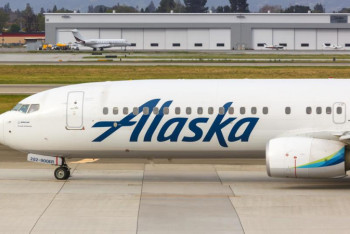 Фотография к новости: Дебошир избил стюардессу из-за маски и помочился в салоне самолета