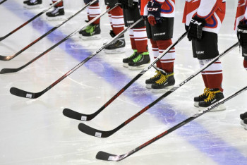 Фотография к новости: 19-летний российский хоккеист умер после удара шайбой в голову