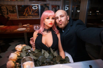 Фотография к новости: "Я решил завести гарем" - эпатажный бодибилдер подбирает имя новой секс-кукле