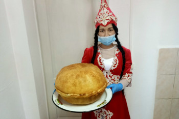 Фотография к новости: Мегабауырсак приготовили в женской колонии Карагандинской области