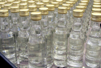 Фотография к новости: Более 5 тысяч бутылок поддельного алкоголя нашли на дачах в Актюбинской области